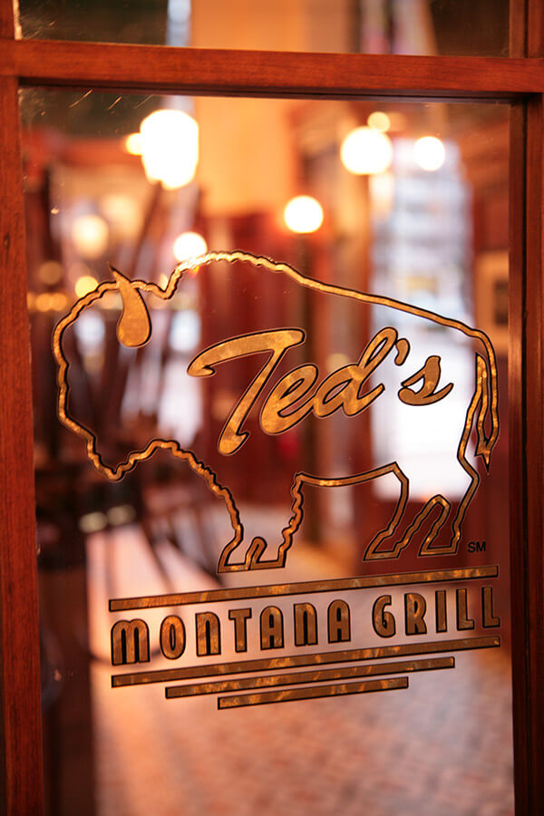 Co-founds Ted’s Montana Grill with acclaimed restaurateur George McKerrow, Jr., and opens the chain’s first restaurant in Columbus, OH